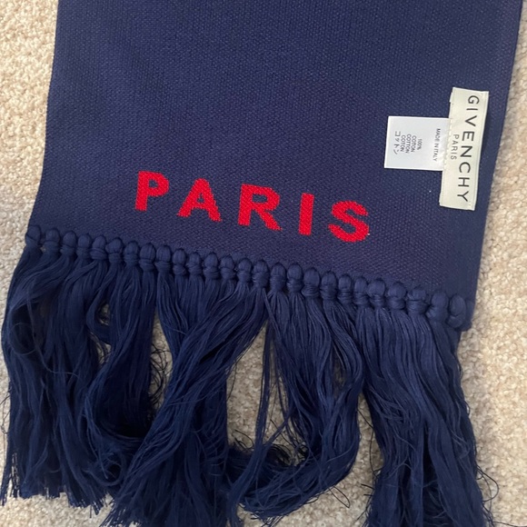Givenchy Paris football scarf. New without tags! - Picture 6 of 7